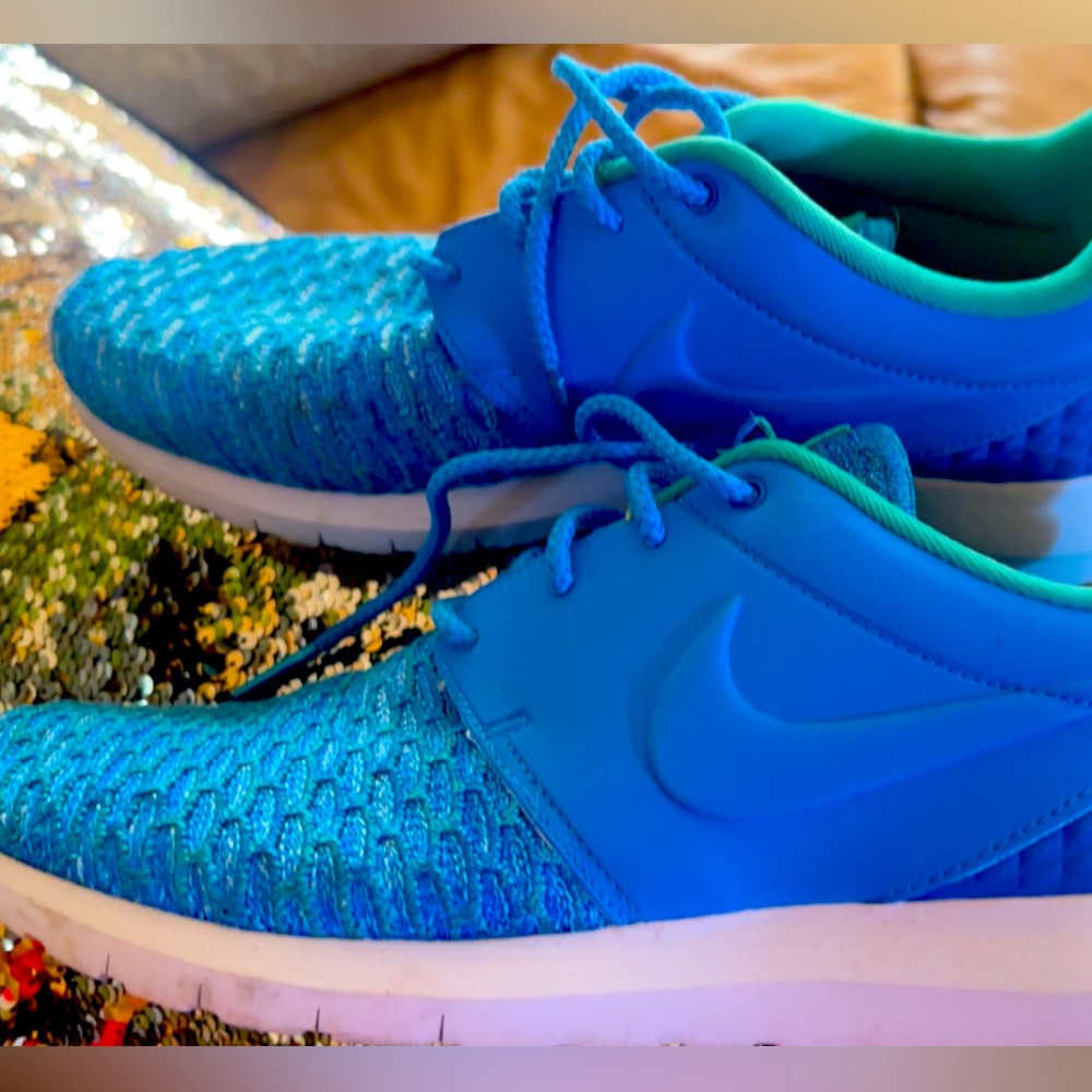 Men’s Nike rushes